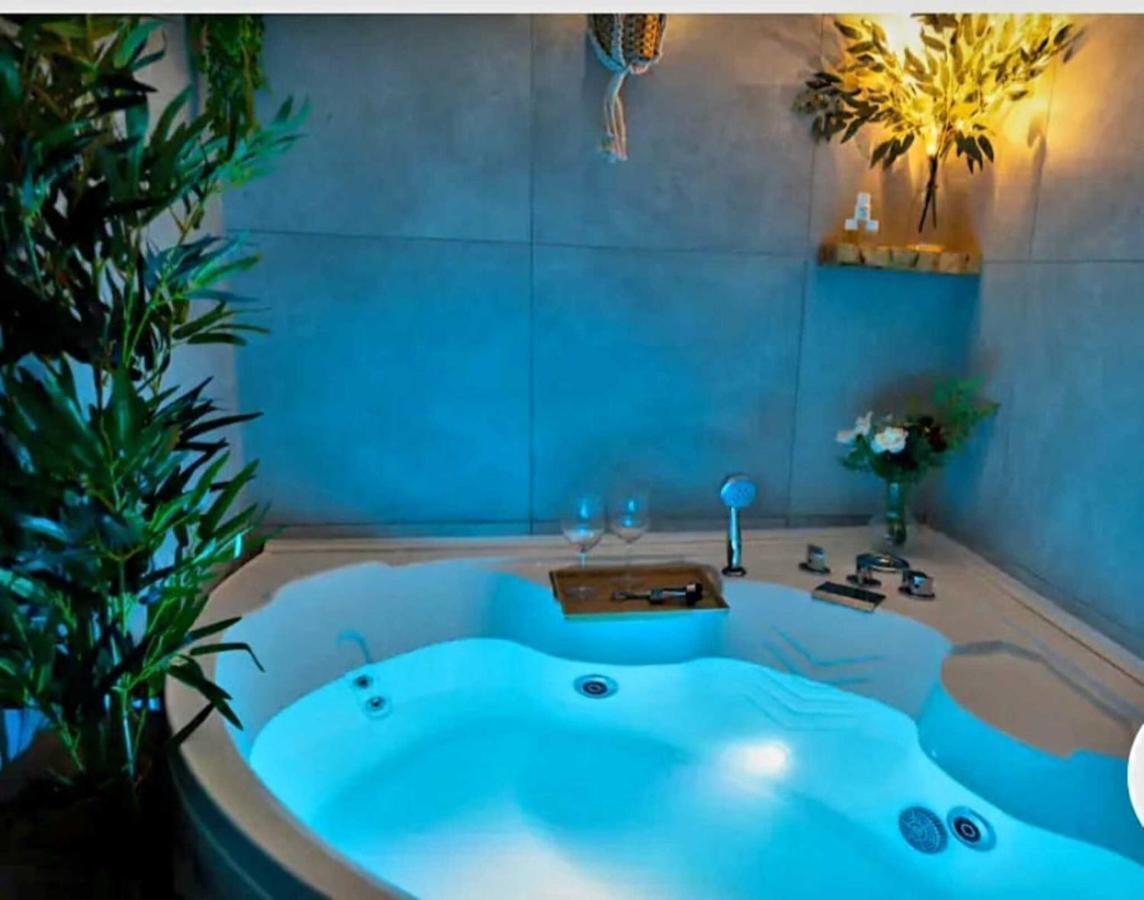 ナポリ Casina Via Foria Bed & Breakfast エクステリア 写真