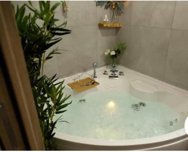 ナポリ Casina Via Foria Bed & Breakfast エクステリア 写真