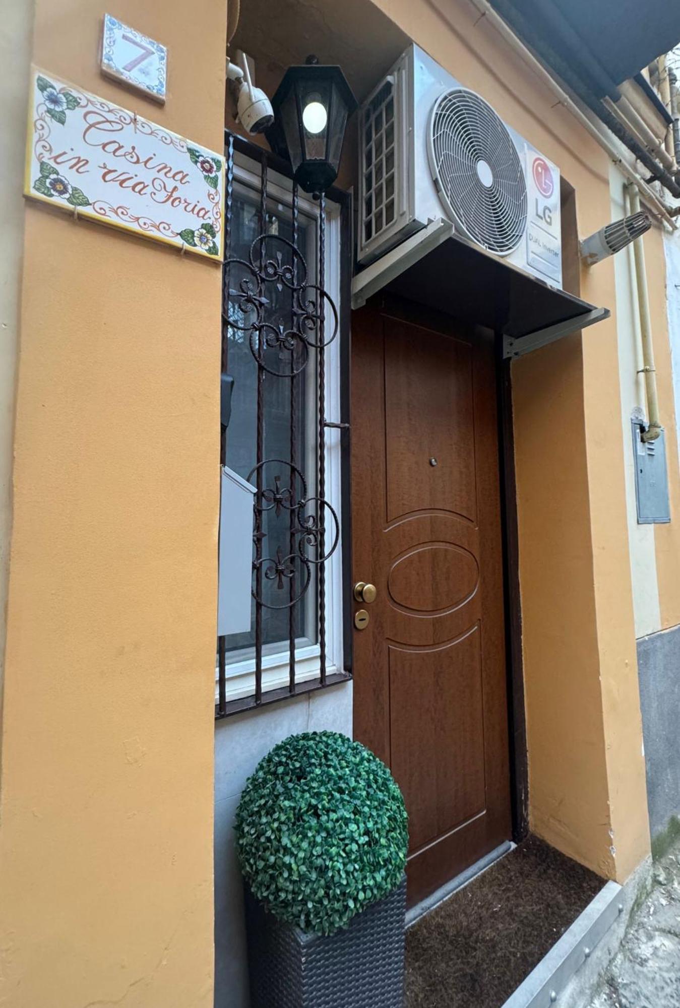 ナポリ Casina Via Foria Bed & Breakfast エクステリア 写真
